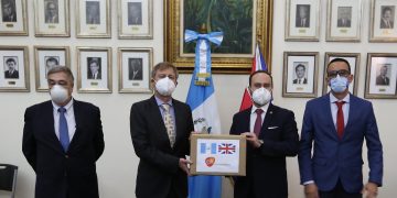 Farmacéutica dona 351 mil quetzales en equipo de protección contra el COVID-19