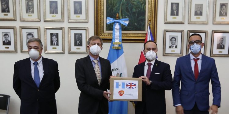 Farmacéutica dona 351 mil quetzales en equipo de protección contra el COVID-19