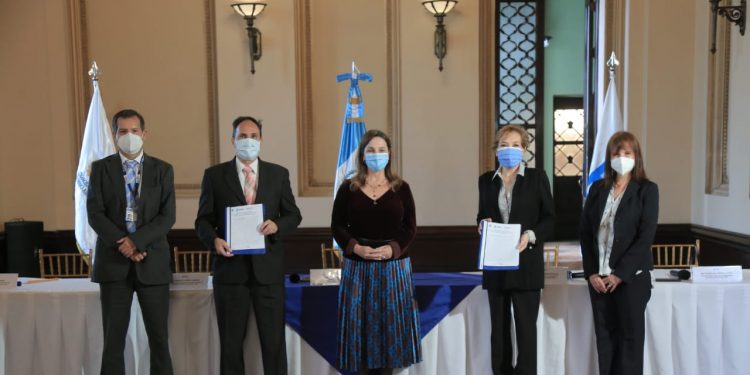 firma de convenio entre el GAE y el CIEN