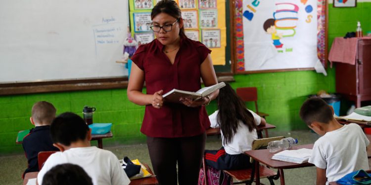 maestra en el aula