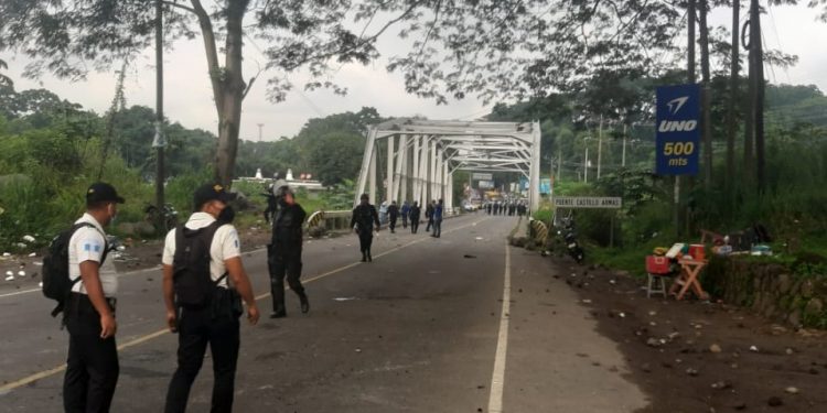 PNC libera el paso en ruta a El Zarco