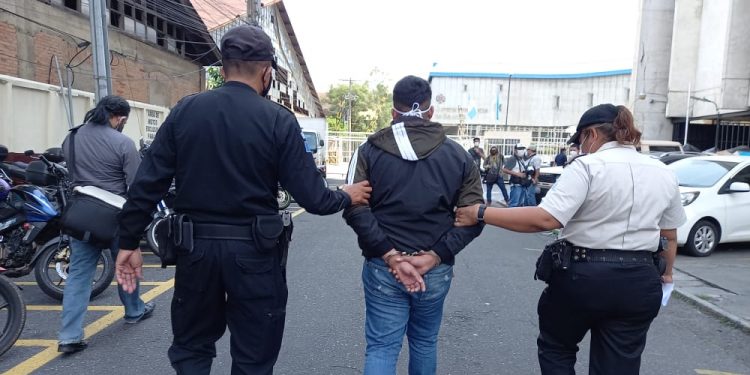 Conozca la cantidad de personas detenidas por infringir restricciones por estado de calamidad