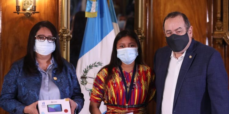 Estudiantes fortalecerán sus conocimientos con becas de inglés