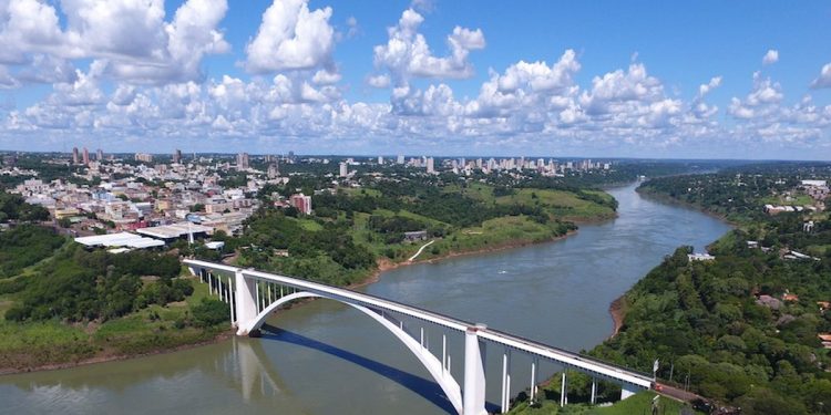 Brasil y Paraguay acuerdan reabrir paso fronterizo común