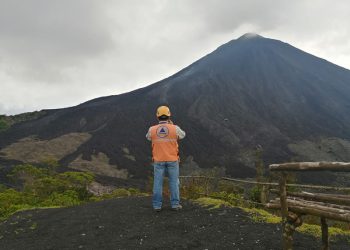 El volcán de Pacaya registra explosiones débiles acompañadas de ceniza