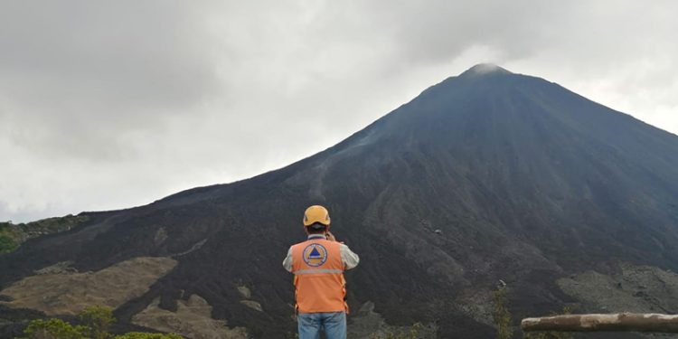 El volcán de Pacaya registra explosiones débiles acompañadas de ceniza