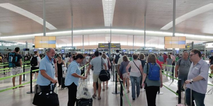 España solicitará prueba de PCR a viajeros que provengan de ciertos países