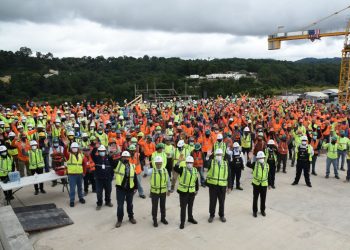 Al menos 2 mil 600 trabajadores y 450 compañías guatemaltecas están contribuyendo en la construcción de la nueva embajada estadounidense.