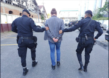 Capturan a presunto narcotraficante en el Aeropuerto Internacional La Aurora