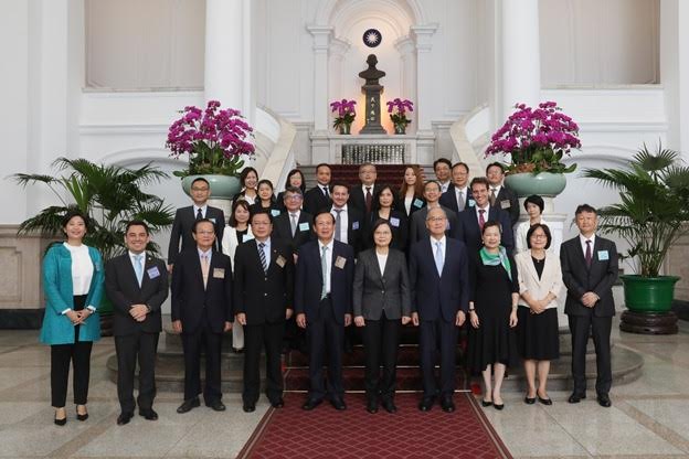 Esta ceremonia se realizó durante la 74 celebración del Día del Comerciante, en el hotel Howard de Taipéi.