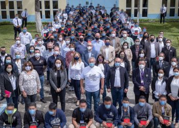 Escritor estadounidense John Maxwell visita Casa Intermedia