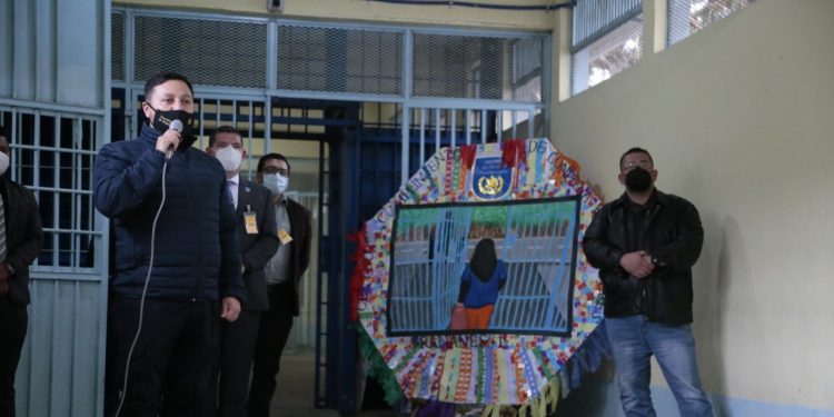 Premian a privadas de libertad en primer concurso de elaboración de barriletes gigantes