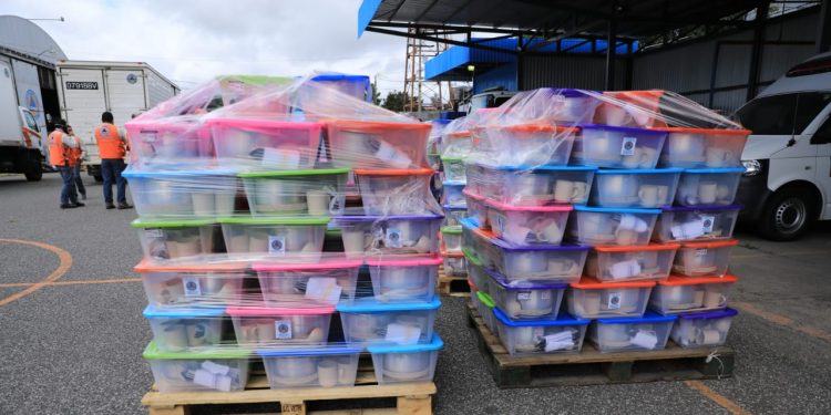 Conred traslada ayuda humanitaria a la provincia por el huracán Eta
