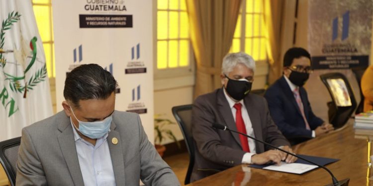 Firman convenio de cooperación para aumentar capacidad ante el cambio climático