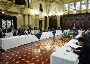 Ejecutivo propone creación de una comisión de verificación presupuestaria