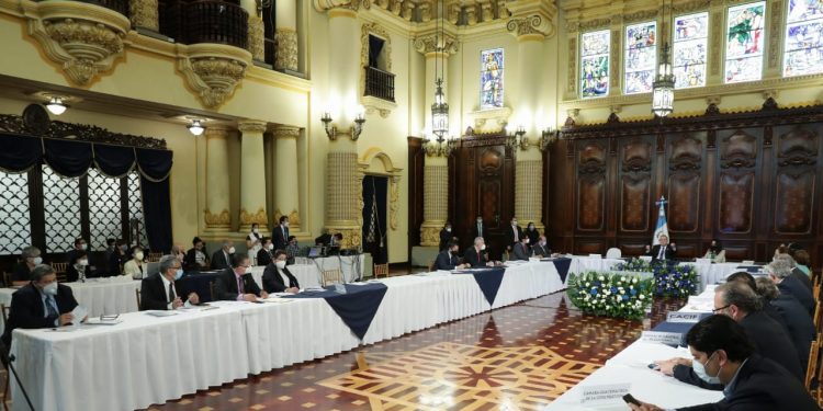 Ejecutivo propone creación de una comisión de verificación presupuestaria