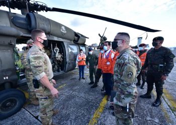 Helicópteros de EE. UU. apoyarán rescate de cuerpos en San Cristóbal Verapaz