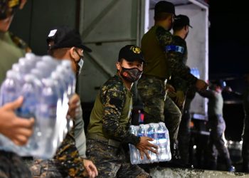 Avanza el embalaje de bolsas de alimentos para damnificados en parque Erick Barrondo