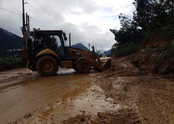 CIV continúa con la limpieza y liberación del paso en carreteras afectadas por la depresión tropical