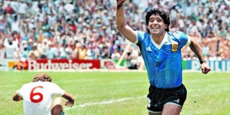 El mundo del futbol llora la muerte de Diego Maradona