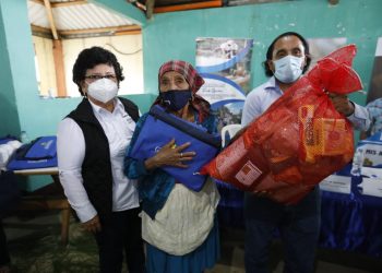 Jalapa: Entregan alimentos a 200 adultos mayores en condición de extrema pobreza