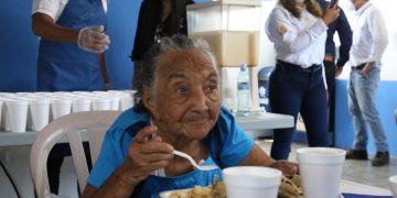 Población de San Diego, Zacapa recibe los alimentos de Comedor Social.