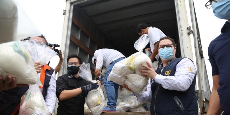 Distribución de alimentos continúa.