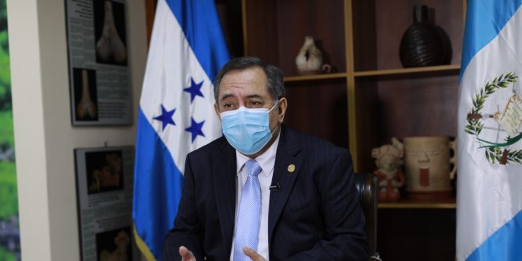 Presidente de Guatemala y Honduras abordarán el tema del bicentenario de Centroamérica