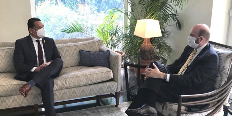 Embajador estadounidense y G13 reafirman apoyo a Guatemala para combatir corrupción