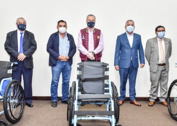 Scep entrega de sillas de rueda