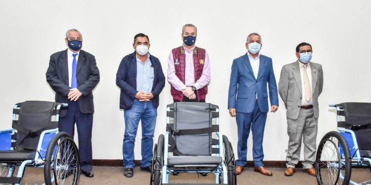 Scep entrega de sillas de rueda