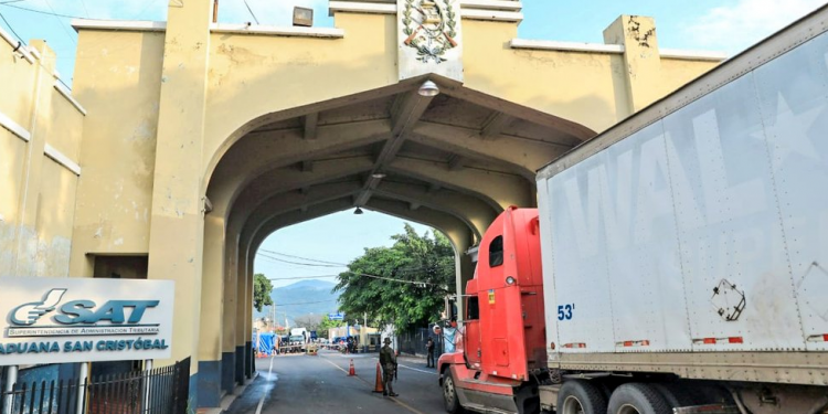 Ingresa a Guatemala ayuda humanitaria proporcionada por El Salvador