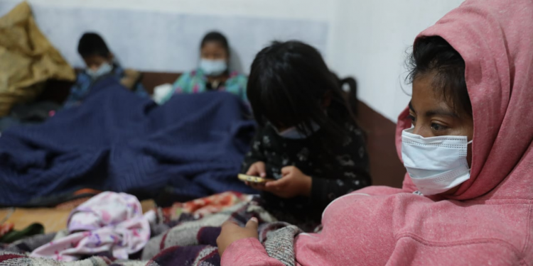 Más de 23 mil personas permanecen en albergues habilitados en Alta Verapaz