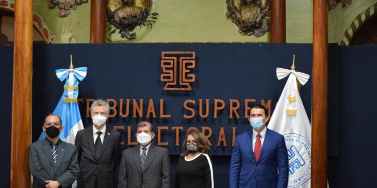 Firma Convenio de Cooperación con la Fundación Konrada Adenauer Stiftung (KAS)