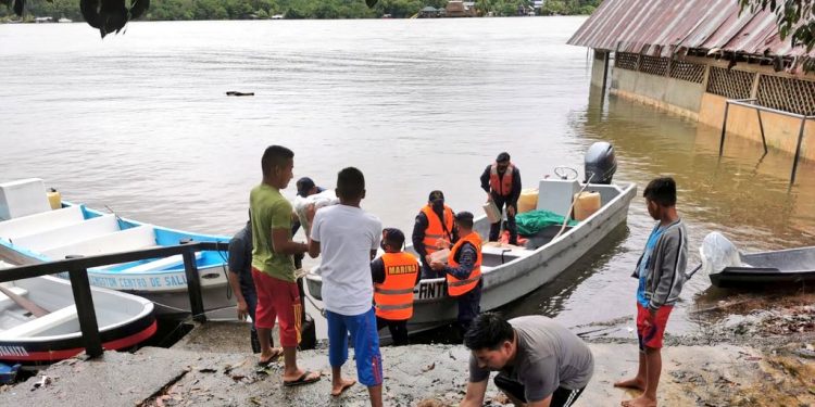 Traslado de víveres a Izabal
