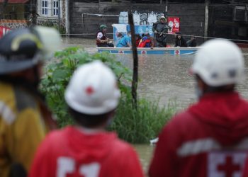 labores-de-rescate-San-Cristobal-Verapaz