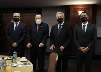 Presidente Alejandro Giammattei se reúne con John Maxwell