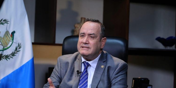 Presidente comparte detalles de los primeros daños debido a la depresión tropical Eta