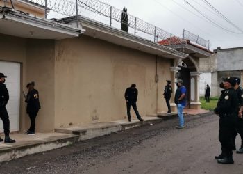 Policía tras un hombre por defraudación de 7 millones de quetzales