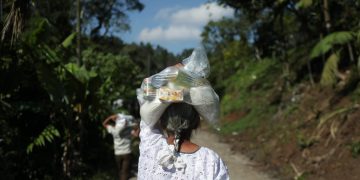 “Gracias por acordarse de este rinconcito de Cobán”, dicen afectados que reciben ayuda