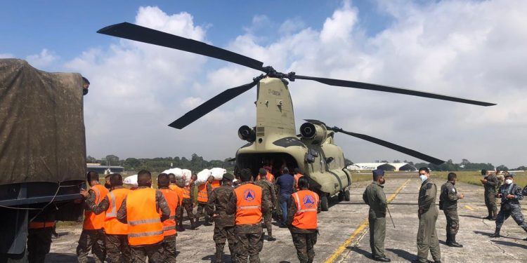 Jornada presidencial: Avanza atención en zonas afectadas de 10 departamentos