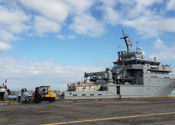 buque francés con ayuda humanitaria