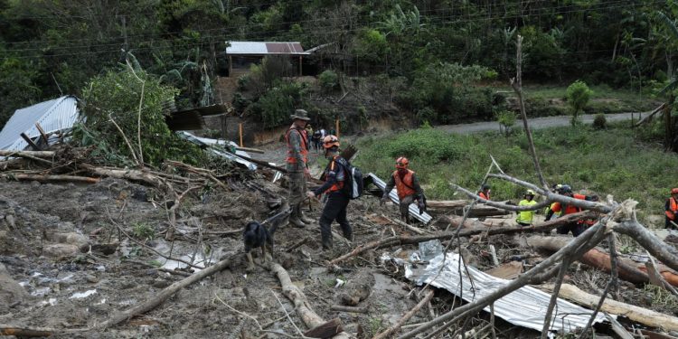 Crearán base de datos de familias damnificadas por Eta para reconstruir viviendas