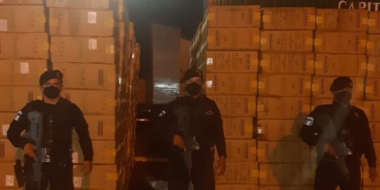 PNC decomisa millonaria suma de cigarrillos de contrabando en Petén