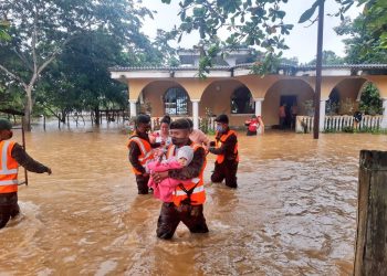Ejército y la PNC apoyan a familias afectadas por la tormenta tropical Eta