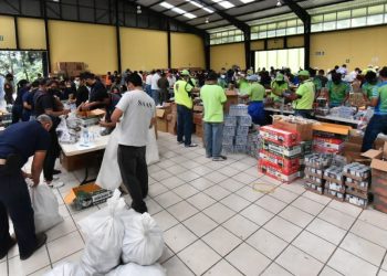 Comienza el embalaje de otras 50 mil bolsas de alimentos para damnificados