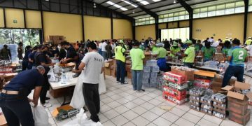Comienza el embalaje de otras 50 mil bolsas de alimentos para damnificados