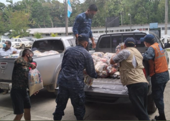 Autoridades evacúan a más de 10 mil afectados por la depresión tropical Eta en Izabal