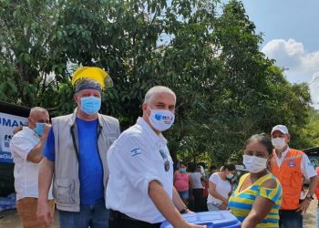 Embajada de Israel entrega ayuda humanitaria a los damnificados en Izabal