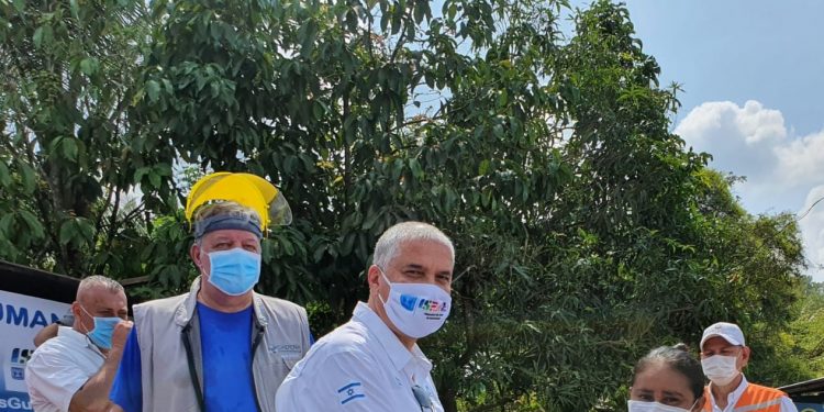 Embajada de Israel entrega ayuda humanitaria a los damnificados en Izabal